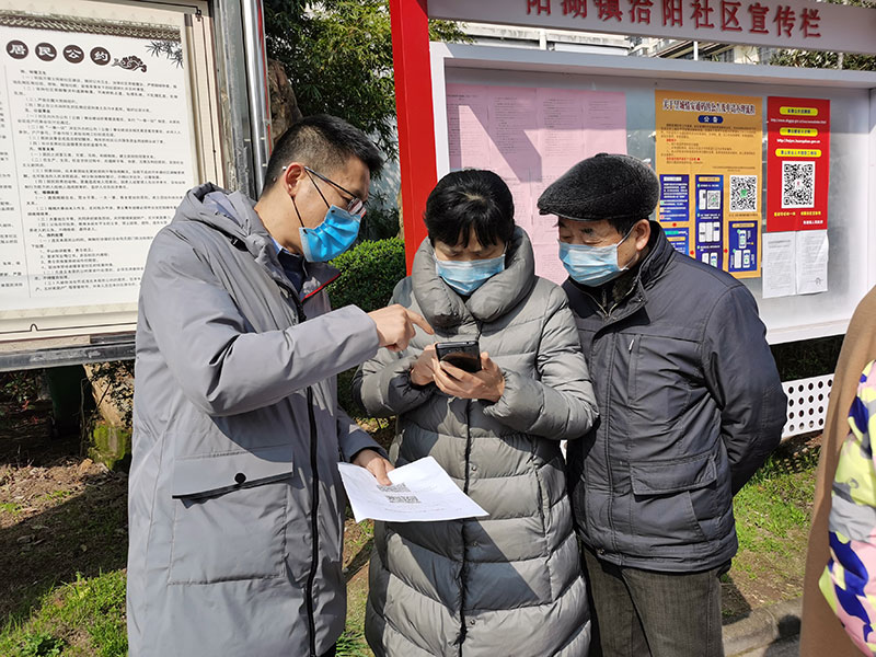 屯溪城建投公司黨支部開(kāi)展“踐行雷鋒精神，我們共同戰(zhàn)‘疫’”主題黨日活動(dòng)