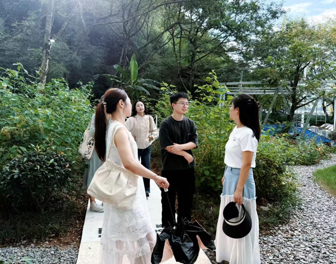 實地研學(xué)促提升 謀劃發(fā)展啟新程—昱城文旅公司黨支部開展“循‘雙村’賦能跡，謀文旅發(fā)展篇”主題黨日活動